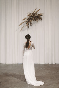 Brautkleid mit langen Spitzenärmeln - SAFIYA